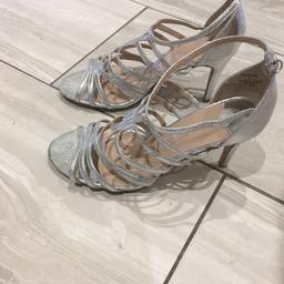 Dorothy Perkins shoes size 9. Never worn
Collection from Wirral