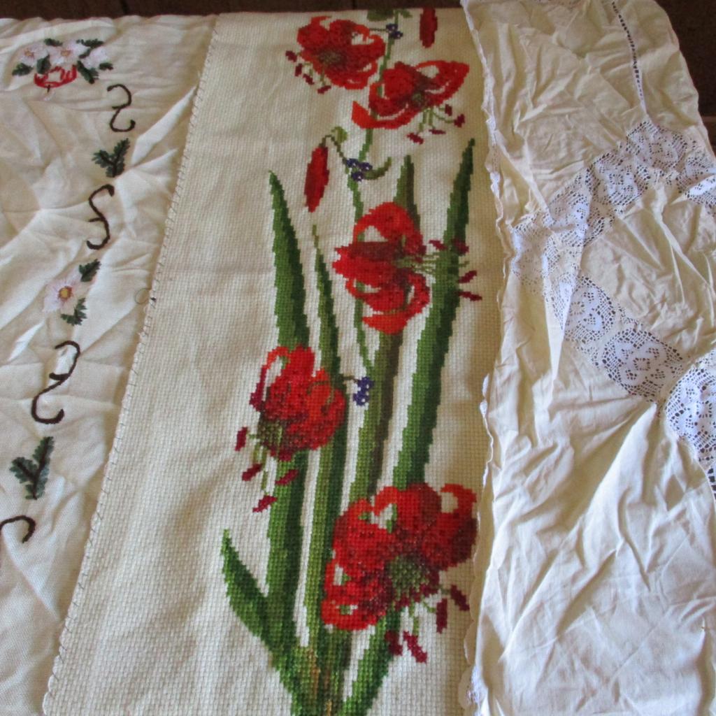 Tovaglie Per Altare Ricamate A Mano 4 TOVAGLIE RICAMO ARTIGIANALE FIORENTINO in 20152 Milano for €5.00 for