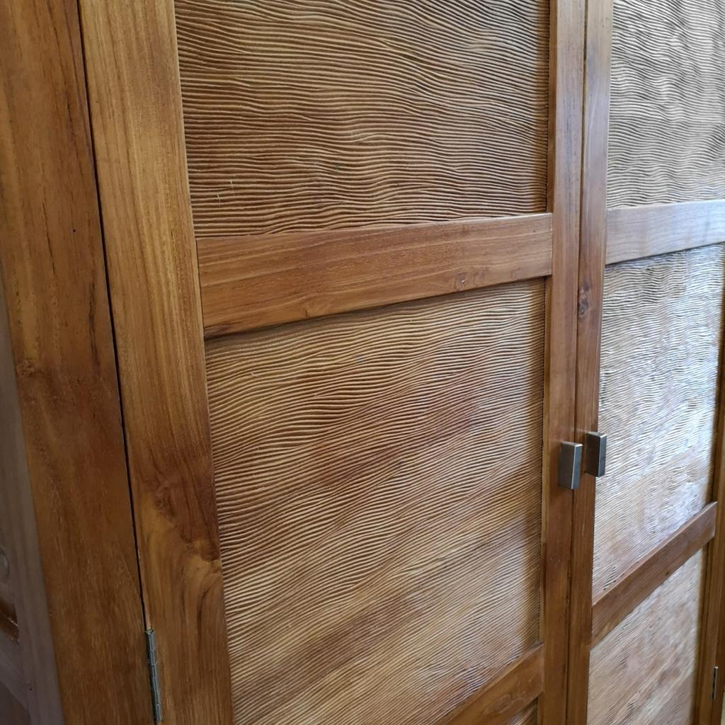 beautiful double solid oak wardrobe in DY11 Forest für £ 100,00 zum