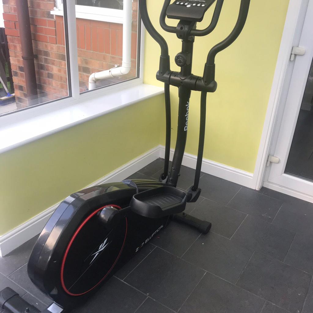 Reebok zr7 best sale elliptical cross trainer