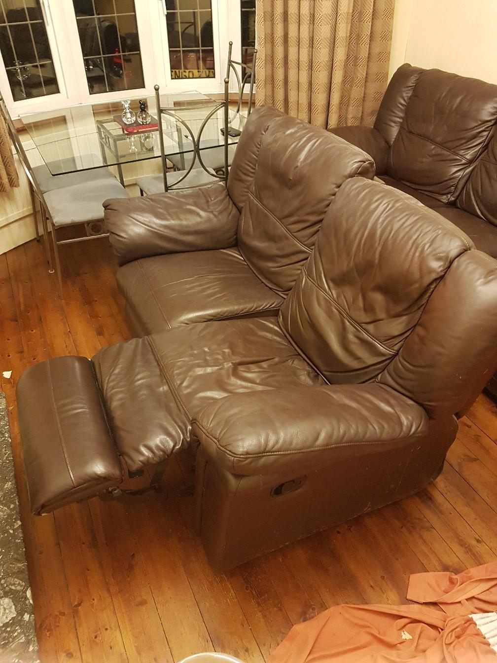 2 and 3 seater sofas in NN10 Northamptonshire für gratis zum Verkauf