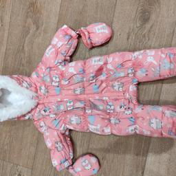 Baby girl snowsuit, size up to 1 month.
Never been worn; given as a baby shower gift but was too small!
smoke free, pet free home 

Litherland,L21.