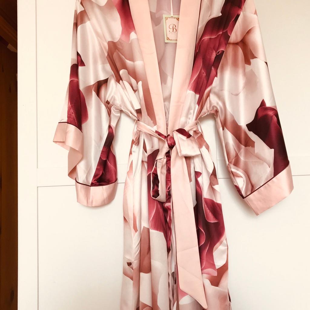 Porcelain rose dressing outlet gown