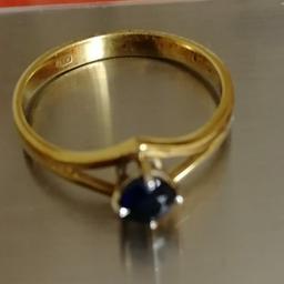 anello in oro '750 ,punzonato, con zaffiro centrale , blu bellissimo, in perfette condizioni,tutto originale