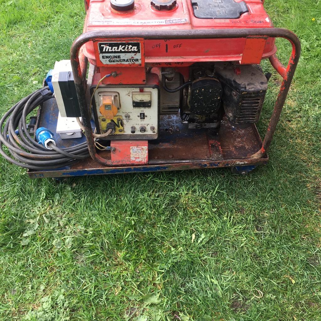 MAKITA 240v AND 110v PETROL GENERATOR in L32 Knowsley für 85,00 £ zum
