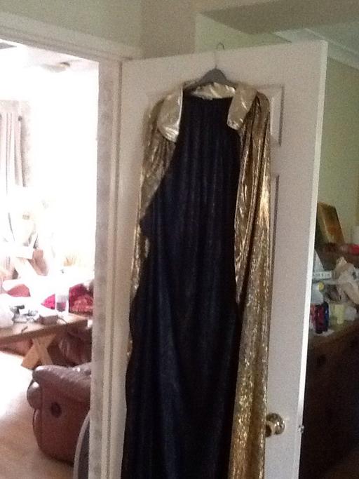 Buy & Sell Shropshire Telford and Wrekin - Photos for Fancy dress gold metallic cloak 