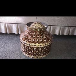 For sale is a Asian Wedding Jago Pot in good condition. Only used for less than an hour

Grab a bargin

No refunds

£25 ONO