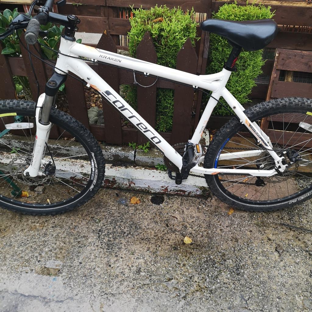 Carrera kraken discount mountain bike white