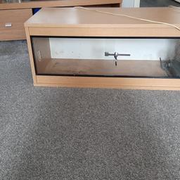 vivarium for sale just needs a clean 36ins x 15ins 
comes with light  wellingborough  must collect