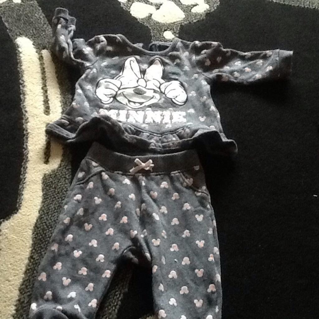Baby's Minnie Mouse 2. Piece suit size 3-6 months by Disney