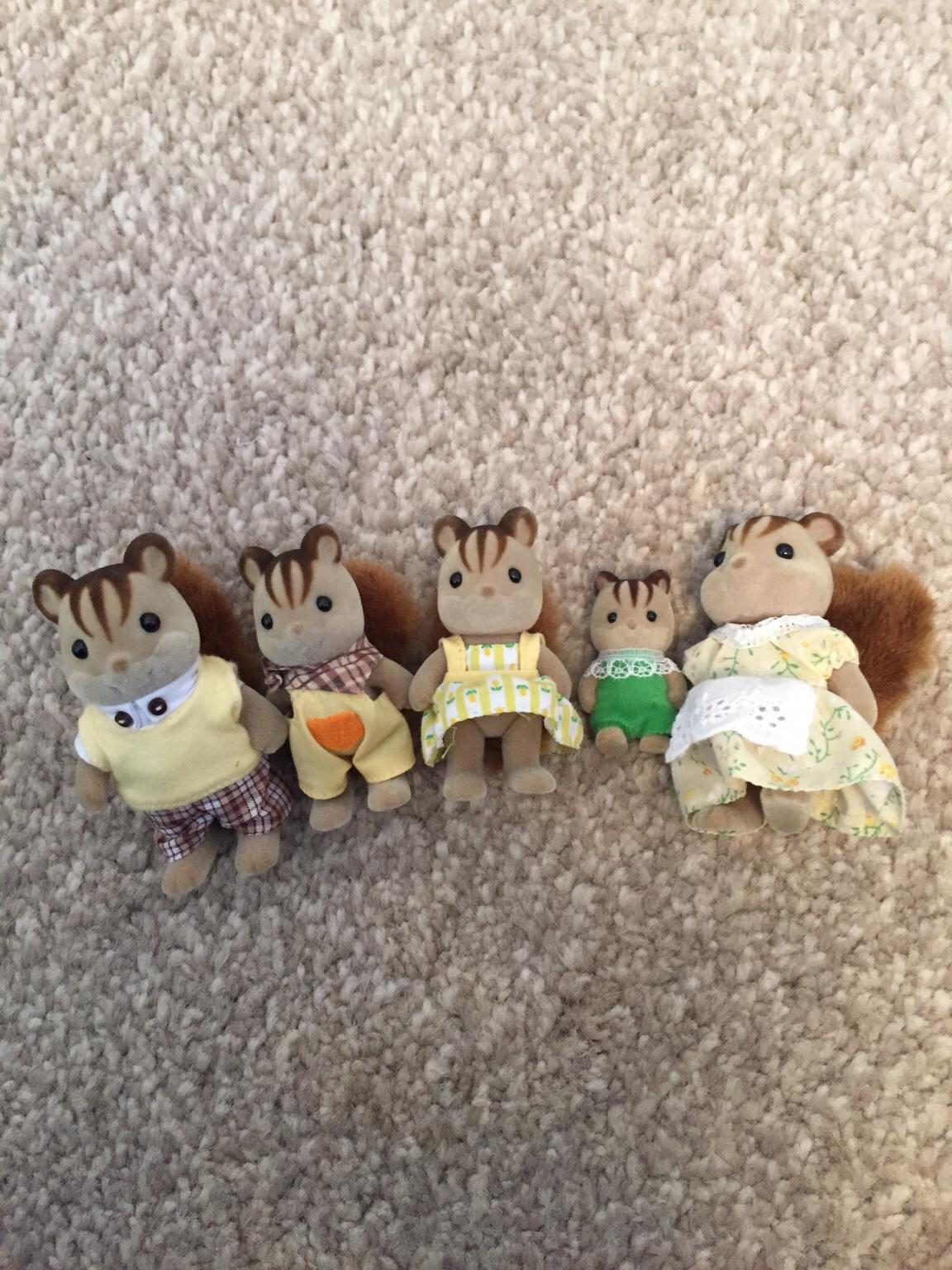 Sylvanian Walnut squirrel family in Bolton für 8,00 £ zum Verkauf