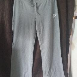 Nike jogging bottoms x large 168cm size 16/18 good condition £3 collection from DY4 