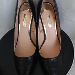 Primark Snake Skin Court High Heels Size 7
**BRAND NEW**
Colour Is Black
Heel Height 4.5"
No Platform
Beautiful & Stylish Style
Price: £9.99
Postage: Extra
Open To Offers :)

Please Message Me If Any Questions :)
Thank You