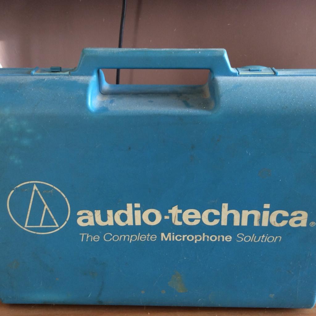 FULLY WORKING CORDLESS MICROPHONE BOX A BIT TATTY BUT EVERYTHING THERE PICK UP WESTERHOPE