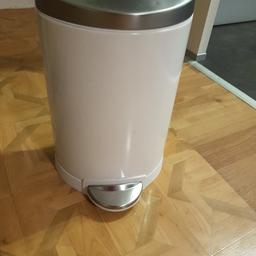simplehuman

CUBO SEMICIRCULAR 6 L Blanco, fingerabdrucksicherer weißer Edelstahl, 6 Liter