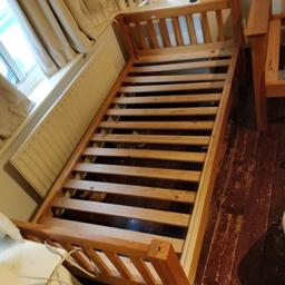 2 x single bed frame in good condition .
Need to gone until thursday .