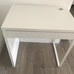 Great condition with a tiny chip out of the front as shown in the photos. 
From a smoke and pet free home
Collection from Bexleyheath