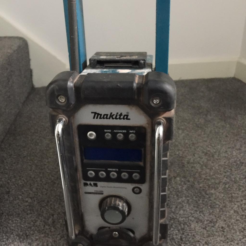 Makita dab radio faulty spares broken in Burnley für £ 20,00 zum Verkauf Shpock AT