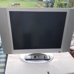 Verkaufe hier einen voll funktionsfähiges Fernsehgerät mit 51cm Bildschirm-Diagonale der Marke iiyama. Die Größe des Fernsehers beträgt 60cm B ×45cm H.
Es wird mit Kabel + Fernbedienung verkauft.