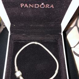 100% genuine Pandora rope chain
USED still in good condition.
