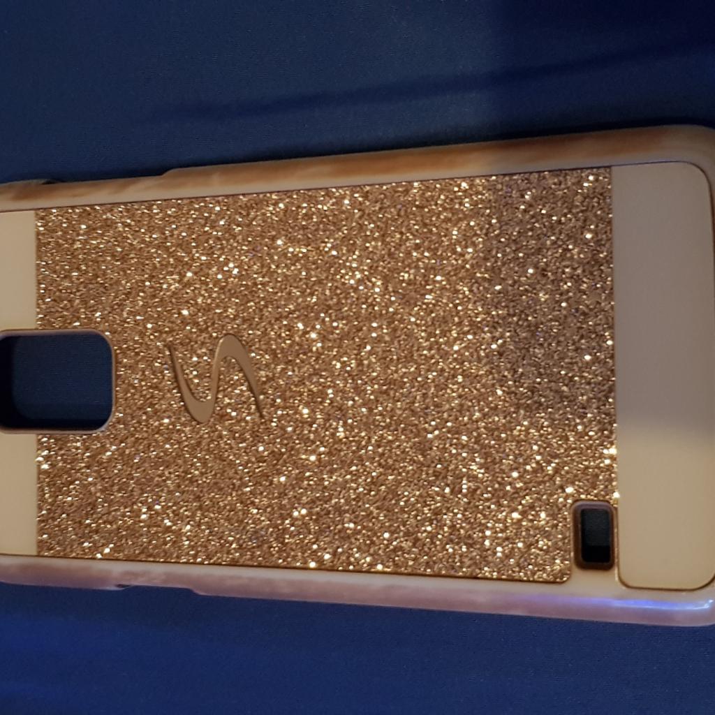 Hallo,
ich verkaufe hier meine Handyhülle für Samsung S5 in Gold Glitzer.
Es ist soweit im gutem Zustand, nur der Außenrahmen ist leicht abgenutzt (siehe Bilder).
Keine Rücknahme/Garantie.
Gruß Katharina