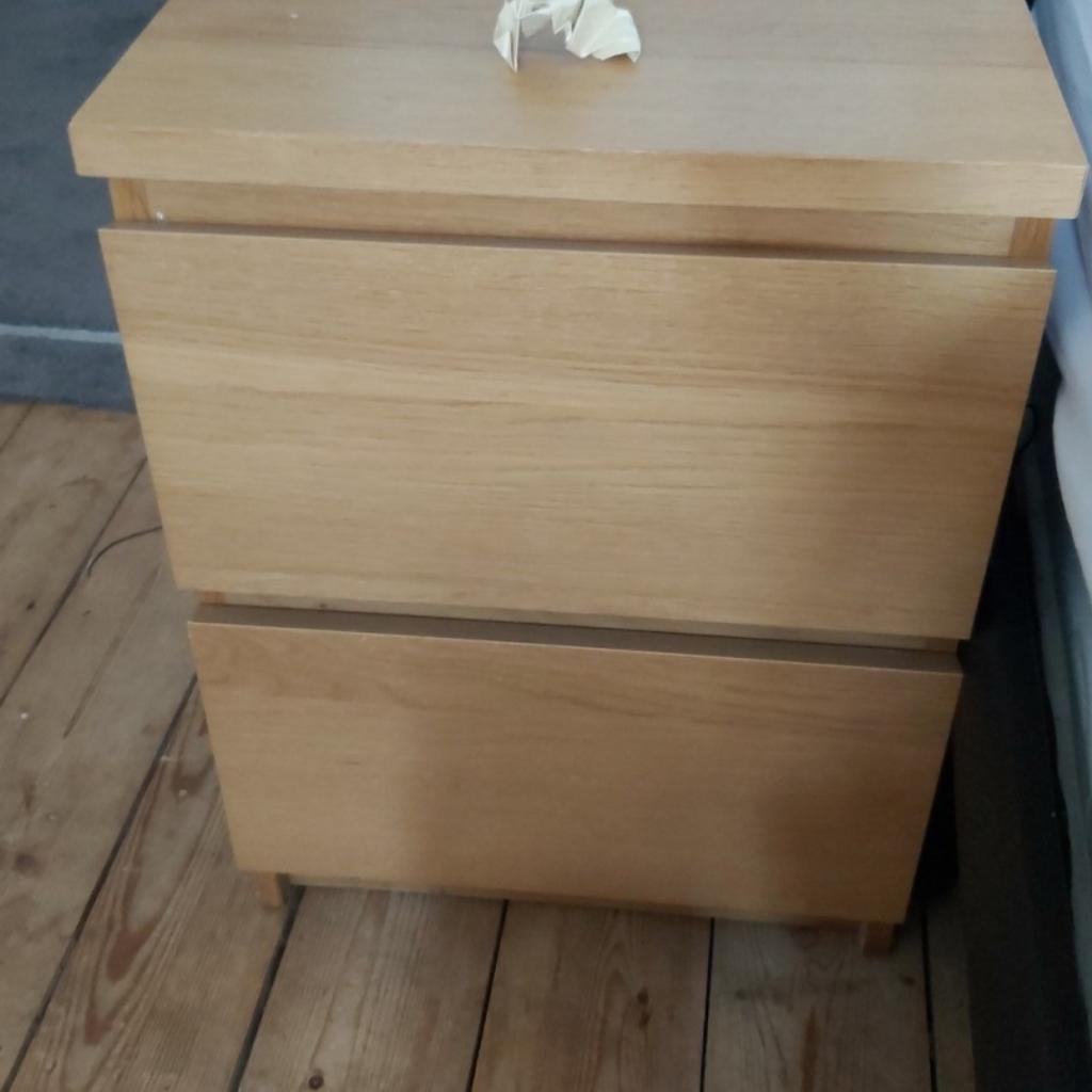 IKEA malm bedside tables x2 in EN3 Enfield für £ 15,00 zum Verkauf