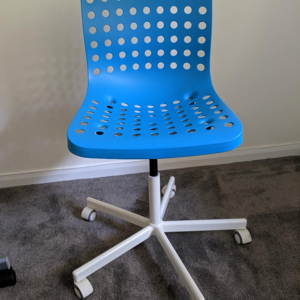 IKEA blue swivel desk chair in WD23 Hertsmere für £ 15,00 zum Verkauf
