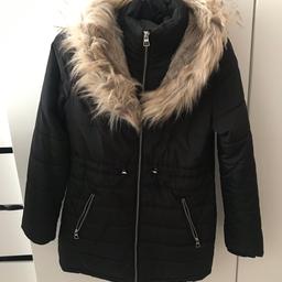 Fur lined hood and fur collar
Puffer/parker coat
Never worn only tried on
Message for offers