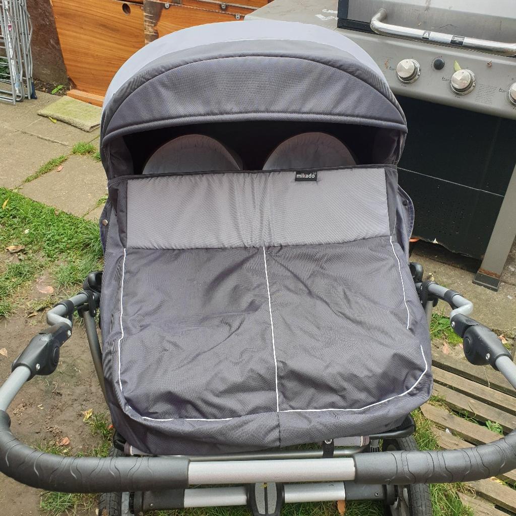 Mikado twin outlet pram