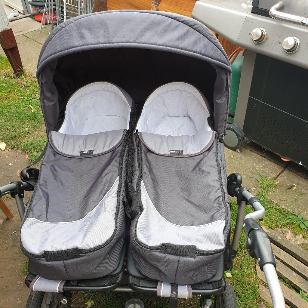 Mikado twin outlet pram