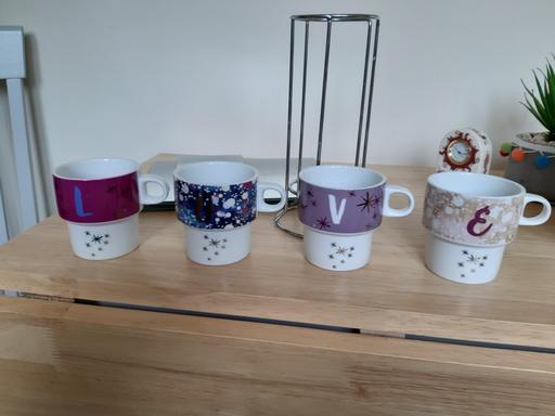 Buy & Sell West Midlands Wolverhampton - Photos for 4 mugs in stand