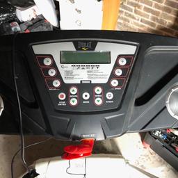 Treadmill Everlast elite ev9000.
No been used on regular basis.
Since by one year placet in the garage.
Pet and smoke free house.
Collection only.