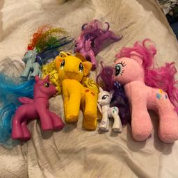 Apple jack and pinkie pie plush 
Rainbow dash , rarity , twilight sparkle and just a normal pony . Rarity has a few pen marks please check the 2nd pic , however all in good condition 
Collection in Sidcup