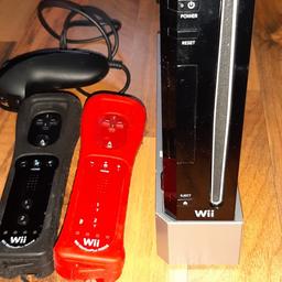+2 Wii Fernbedienung
+1 Nunchuck
+ Kabel

(+4,90 Versandkosten)