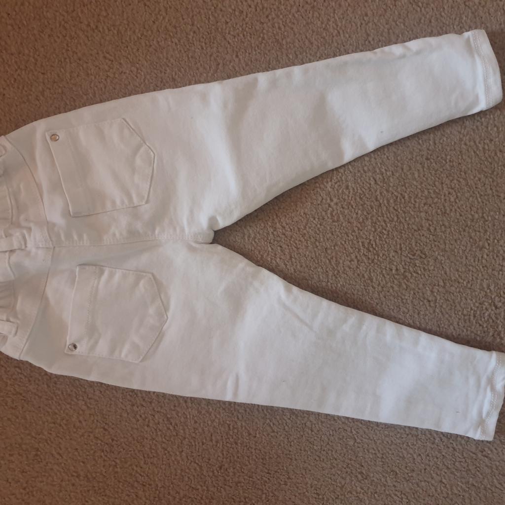 Baby girl jeans 18 months - 24 months
Excellent condition.
From pet and smoke free home.