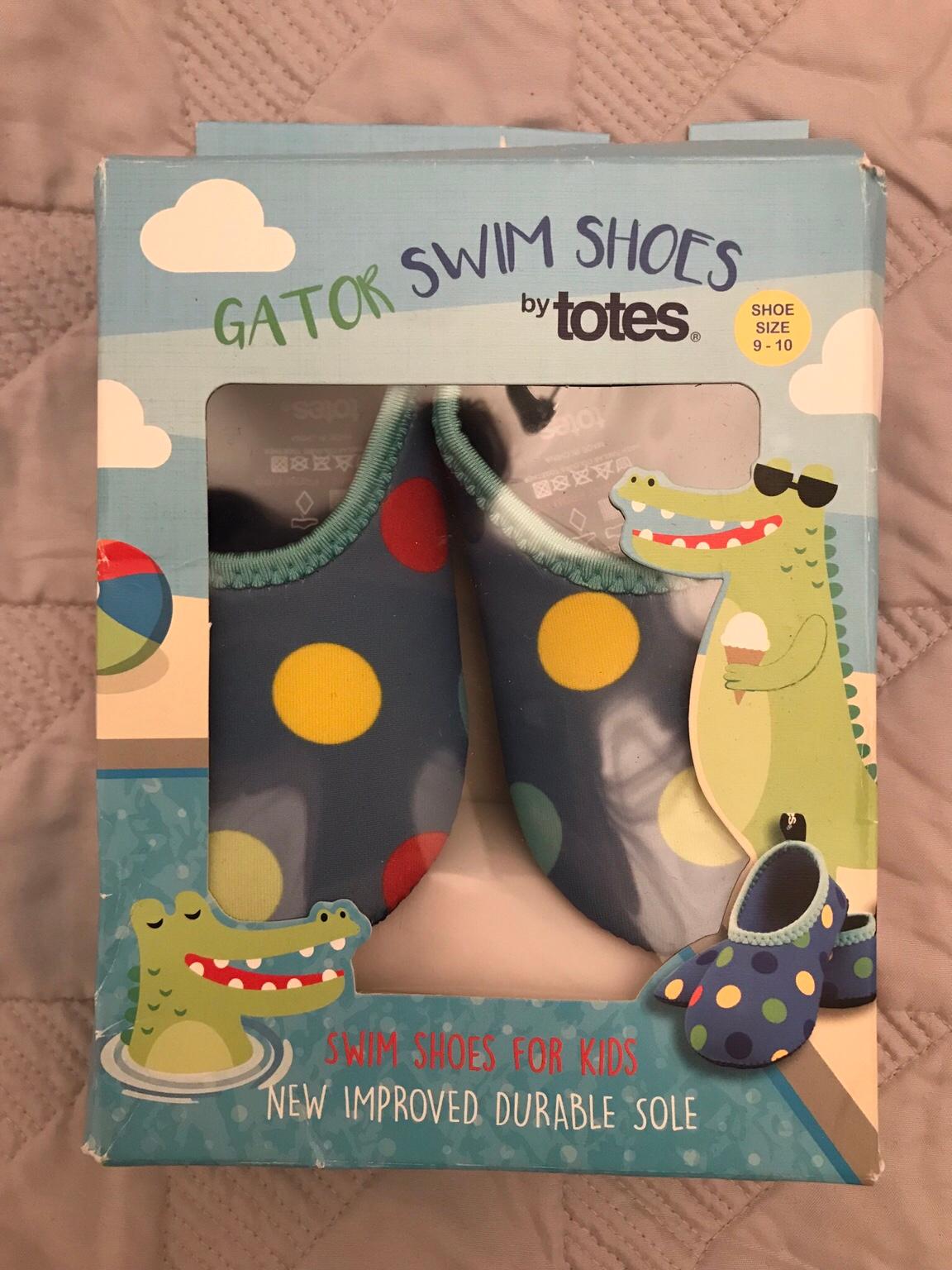 Totes gator cheap grips swim shoes