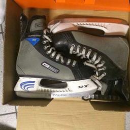 Verkaufe meine Hockeyschlittschuhe, weil sie mir zu klein geworden sind!
- Nike Bauer Supreme Pro
- Eishockey Schlittschuhe / Eislaufschuhe
- Größe 38,5
- keine Mängel
- Fixpreis

————————————
BAUER NIKE CCM WARRIOR EASTON FISCHER
