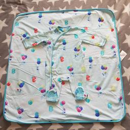 Ted Baker sleepsuit size 0-3 months and blanket 🎈🐘
Perfect condition 
I can post