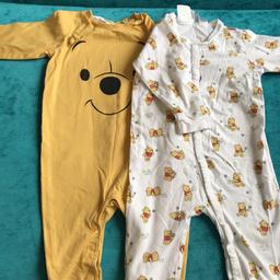 Två sparsamt använda pyjamaser med fina Nalle Phu tryck! 😋

Kan hämtas i Sundbyberg eller skickas om köparen står för frakten! 💥🚚📦🎁🍯♻️