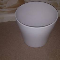 lovely white plant pot very heavy excellent condition