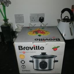 Slow cooker, small, been in the cupboard for a while, in perfect working order still in box