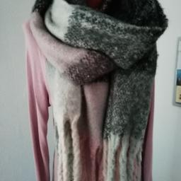Schöner Schal in rosé/grau/schwarz, neu!
Versand möglich
Privatverkauf, keine Rücknahme und Garantie