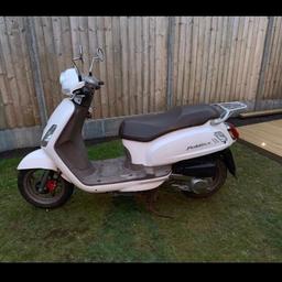 SYM FIDDLE 2
125cc 4 stroke
61 plate
Only done 7950 miles!
2 lady owners
Slight damage to back and rear indicator (see pic)
Complete with both keys, log book and disc break lock
Excellent cheap runner
MOT until January
Only £20 a year road tax
NO TIMEWASTERS