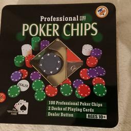 Regalo set gioco poker 100 FICHES numerate + 2 mazzi di carte.
Cofanetto leggermente ammaccato come da foto.