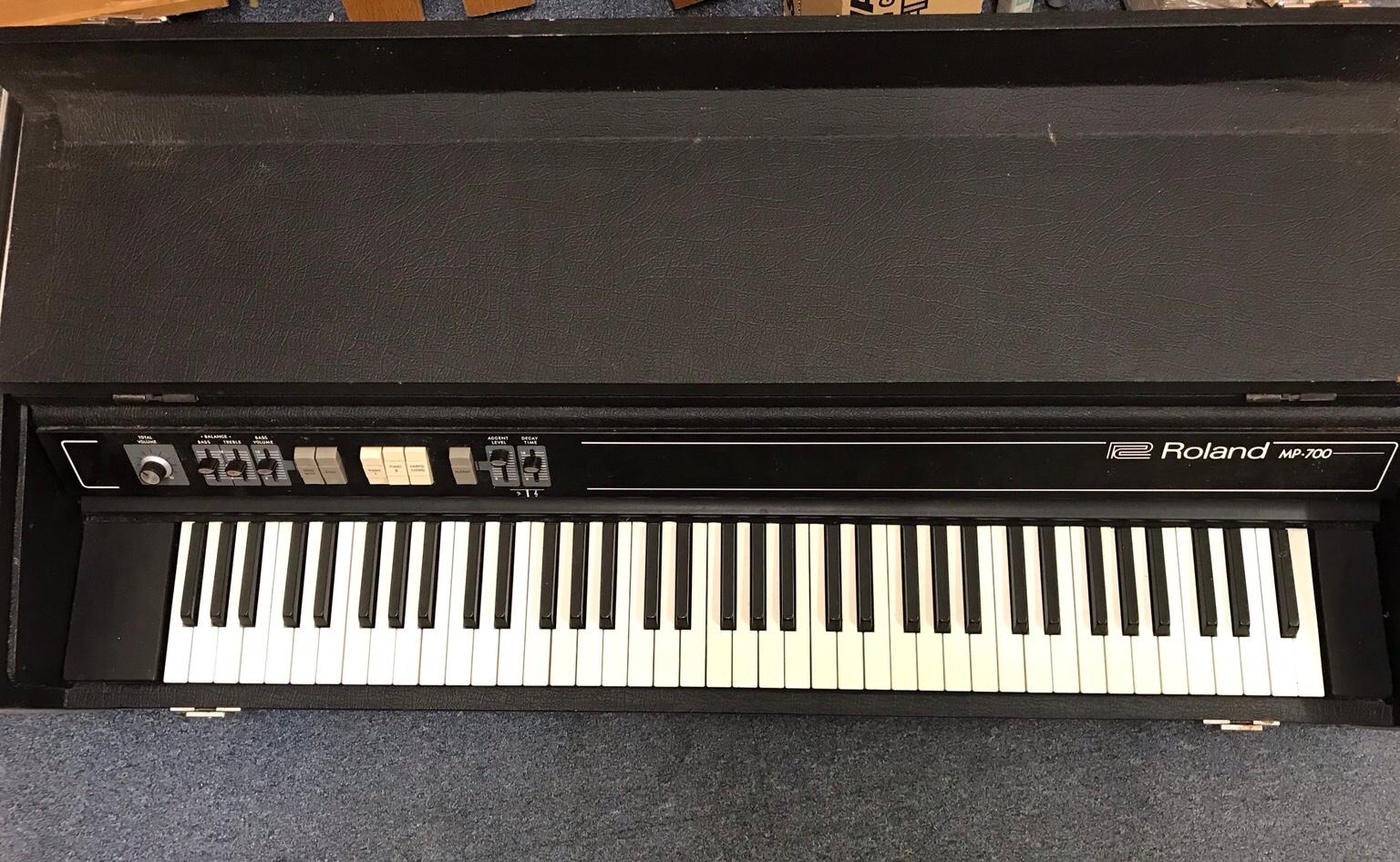 Roland vintage MP700 electric piano in SL6 Waltham für £ 30,00 zum 