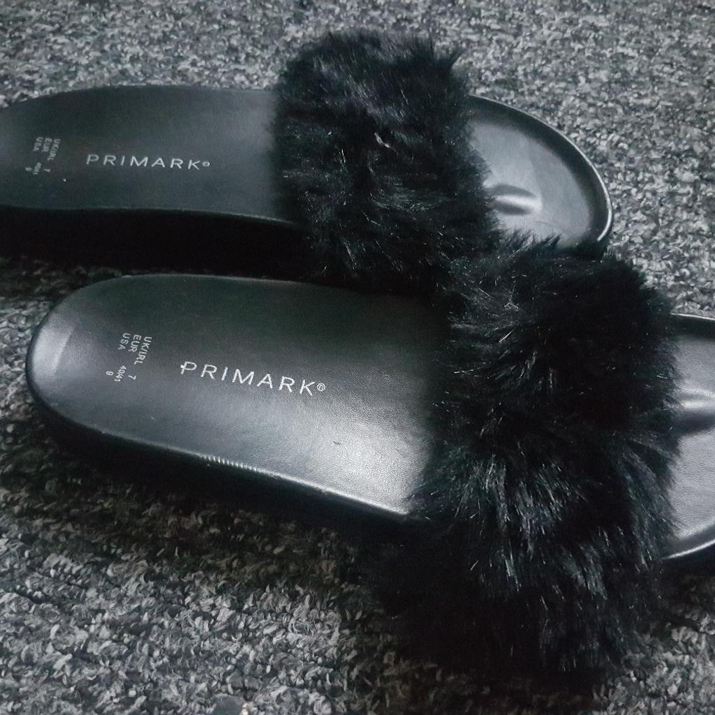 Black fluffy sliders discount primark