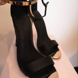 Gorgeous open toed sandals with ankle straps in black leather with brass detail on the top cap and straps. Perfect for a glamorous night out, or keeping it casual with some jeans.

Size 3, with a 4.5 inch heel.

Asos brand.

They have been worn once and never again since.