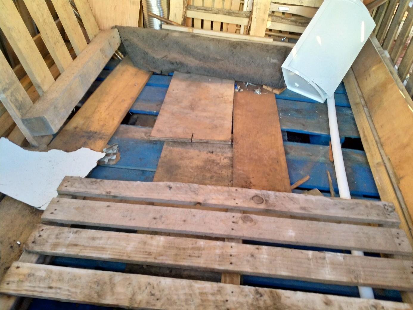 WOODEN PALLETS FREE COLLECTION ONLY in WN2 Wigan for free for sale Shpock