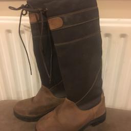 Size 4
Brogini 
Brown boots
Perfect condition 
Offers