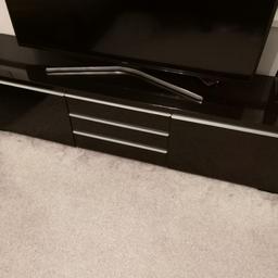 IKEA black gloss TV stand, in used condition, paid £199 for it brand new, collection in Bootle or can drop off if local.
2 draws and 3 shelves.
Height 48cm
Depth 40cm
Width 180cm
£80